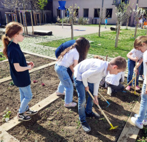 CE2_CM1_Bricolage_Paques_Jardin_15