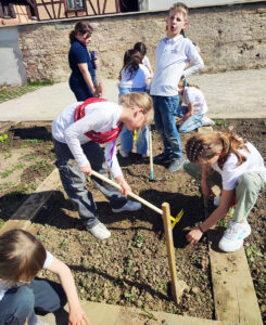 CE2_CM1_Bricolage_Paques_Jardin_16